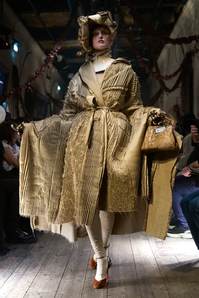 Look 27